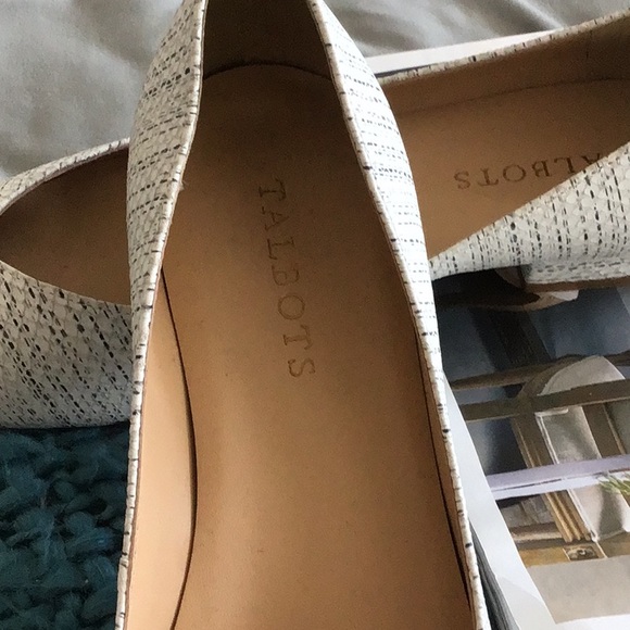 Chic Talbots Flats - Picture 2 of 6